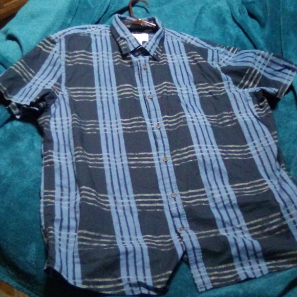 Men's St. John's Bay button down shirt. - Picture 2 of 4